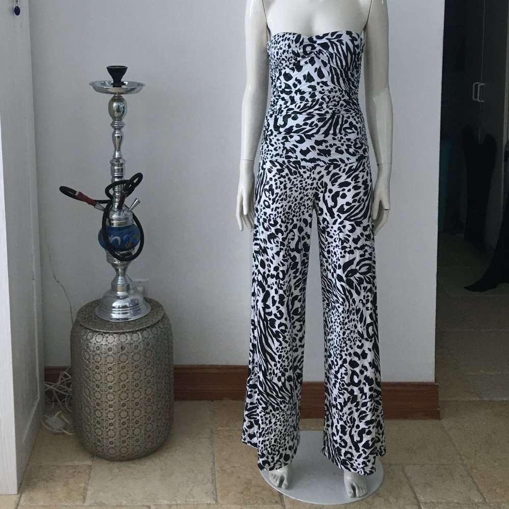 NWOT Jumpsuit romper with flattering ruching around tummy